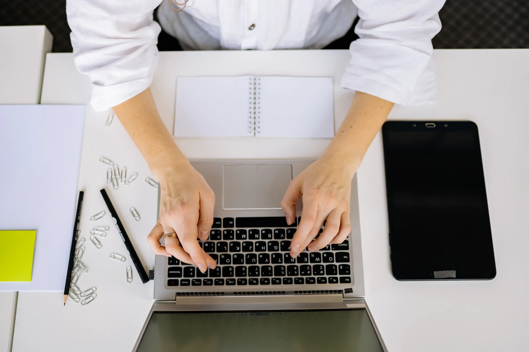 كيف تؤسس شركة أمريكية وأنت خارج أمريكا: الدليل الكامل خطوة بخطوة